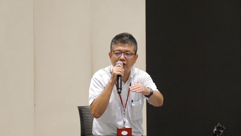 九州矯正展のトークショーで話す福岡矯正管区の福田雅峰課長