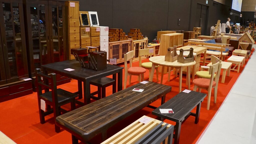 九州矯正展で展示・販売されていた刑務所作業製品の家具