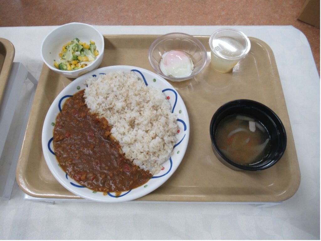刑務所給食体験で食べられる「キーマカレー」（800円）