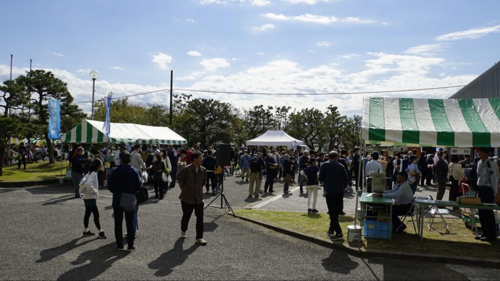 第31回横須賀矯正展（2023年10月29日開催）に参加する人たち