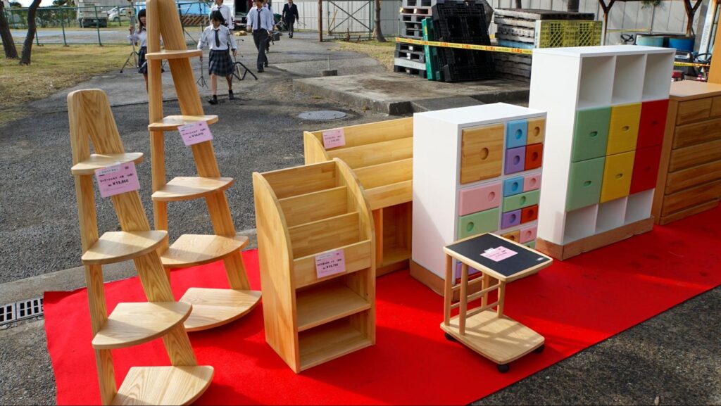 横須賀矯正展に出展された刑務所作業製品の家具(3)