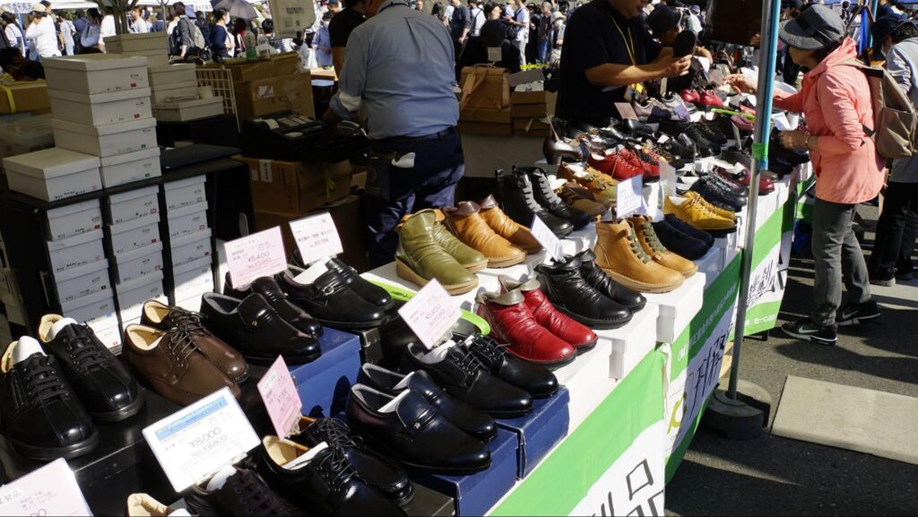 第51回横浜矯正展（2023年11月4日(土)@横浜刑務所）に出展していた刑務所作業製品の靴の販売ブース