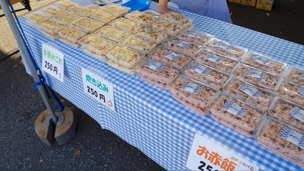 第51回横浜矯正展（2023年11月4日(土)@横浜刑務所）に出展していた地域の方々のご飯ものの販売ブース