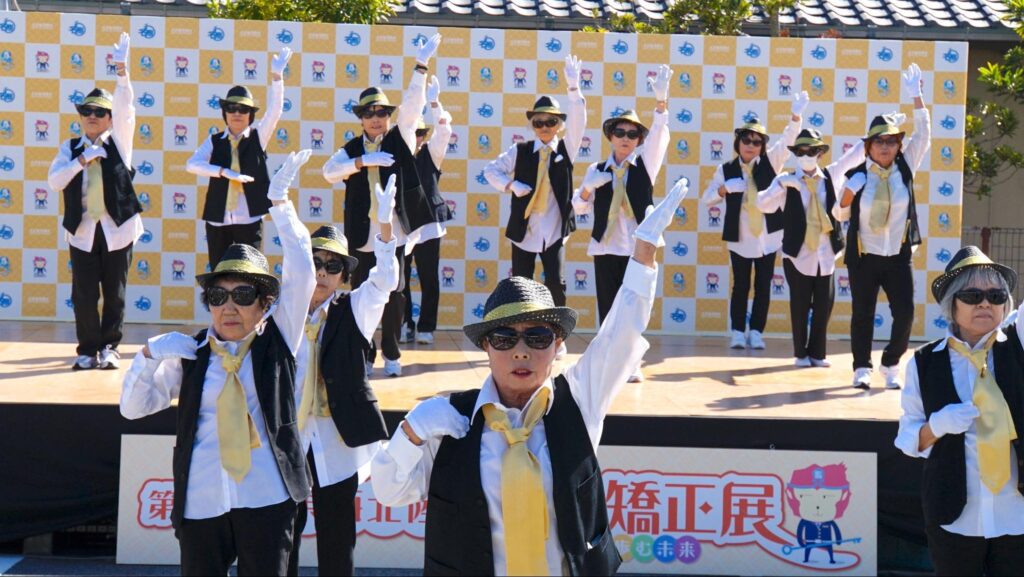 名古屋刑務所で開催された東海北陸・みよし矯正展のメインステージで行われたダンスショー