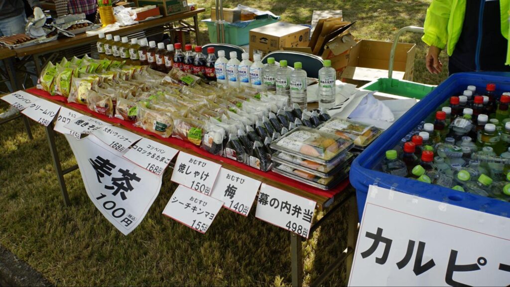 横須賀矯正展に出展しているコンビニのファミリーマートの飲食物