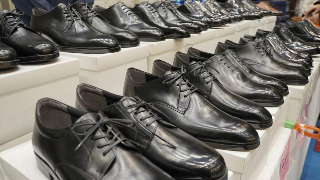 全国矯正展（2023年12月9、10日開催）で展示・販売された刑務所作業製品の革靴