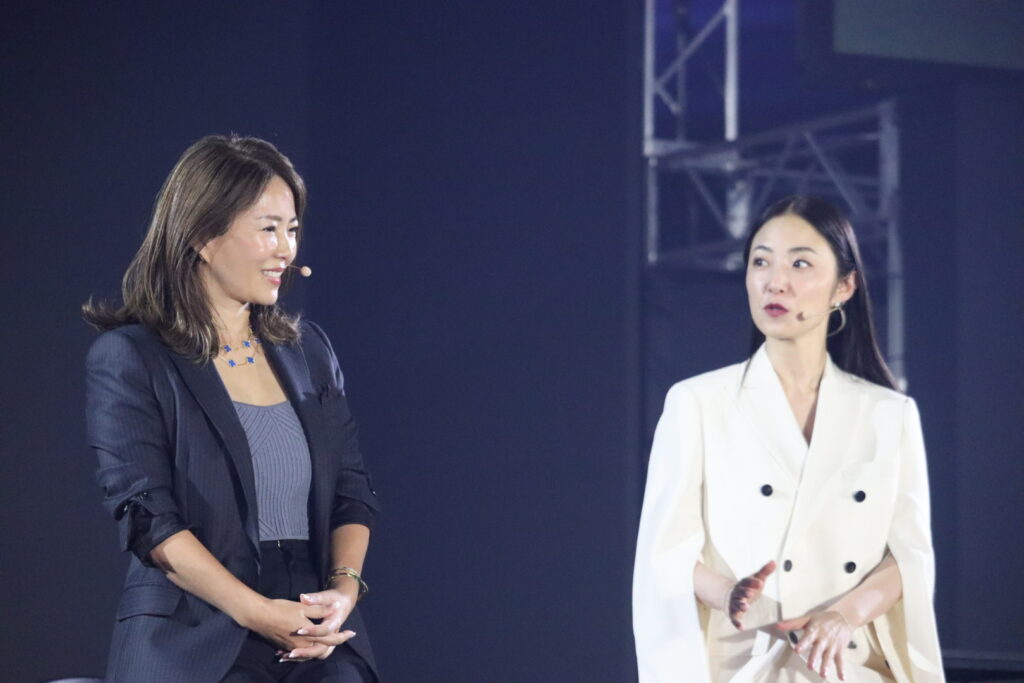 颯爽と登場した河村真木子 × MEGUMI氏