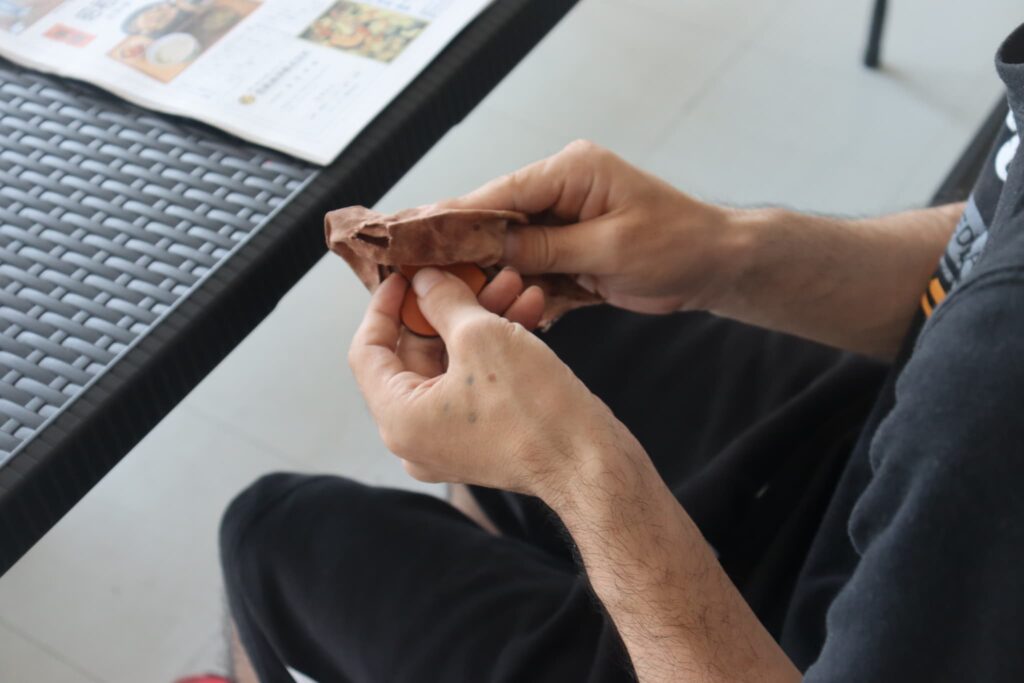 革細工の作業風景