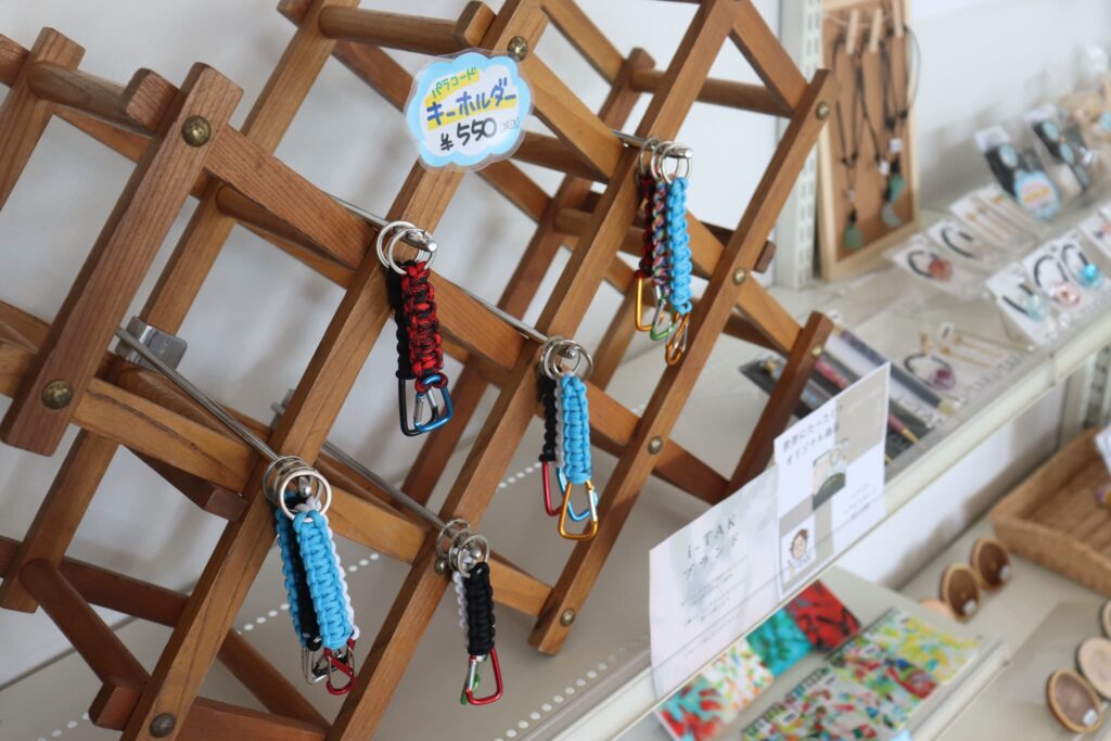 施設利用者がやってみたいという意思から考案し、作成された商品