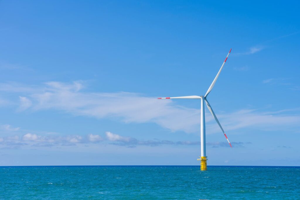 五島沖に巨大風車9基が浮上 深海域発電で日本がエネルギー革命へ