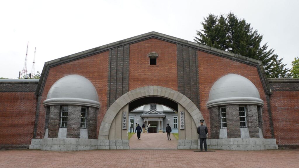 博物館網走監獄に移設された網走刑務所の3代目正門（再現構築物）