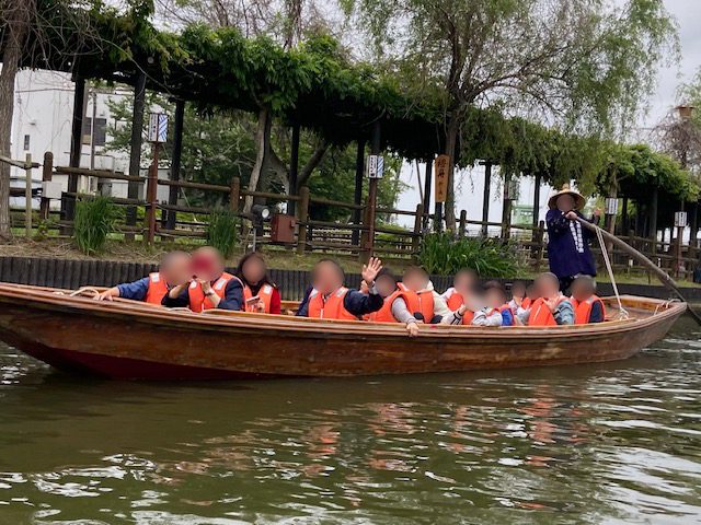 シニア向け婚活バスツアー(プログラムを楽しむ参加者たち)