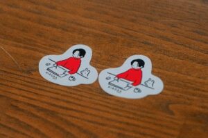 「HIROBAマガジン」購入特典：　COFFEE BOYデザイン「HIROBA」オリジナルステッカー（全1種）