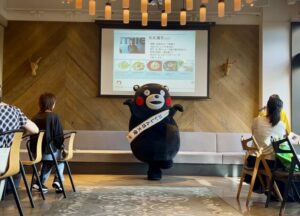 「食のみやこ熊本 まるごとフェア」をアピールするくまモン(3)