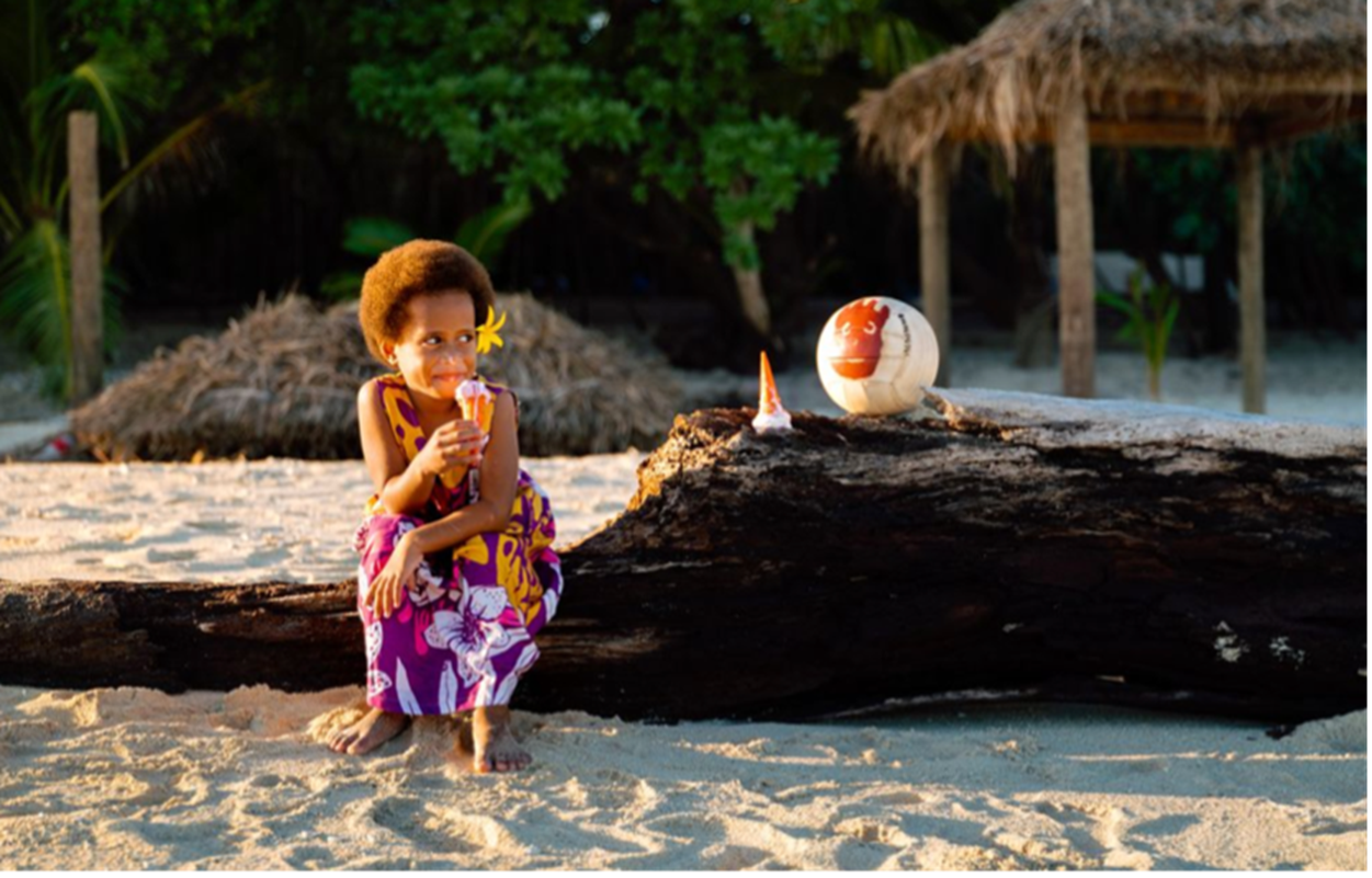 フィジー政府観光局が名作『キャスト・アウェイ』の心温まるその後を描いたオリジナル動画「ウィルソンのハッピーエンド」