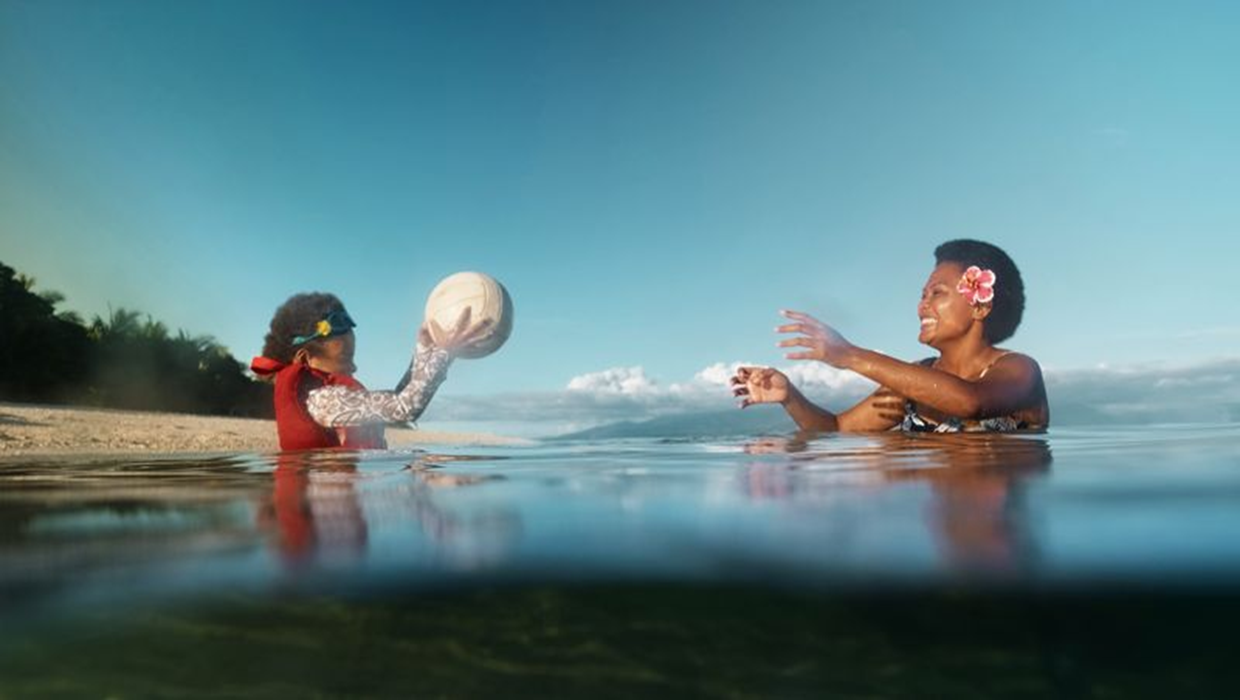 村の少女“ラニ”のように、ローカルとのふれあい旅（＠Oarsman’s Bay Lodge）