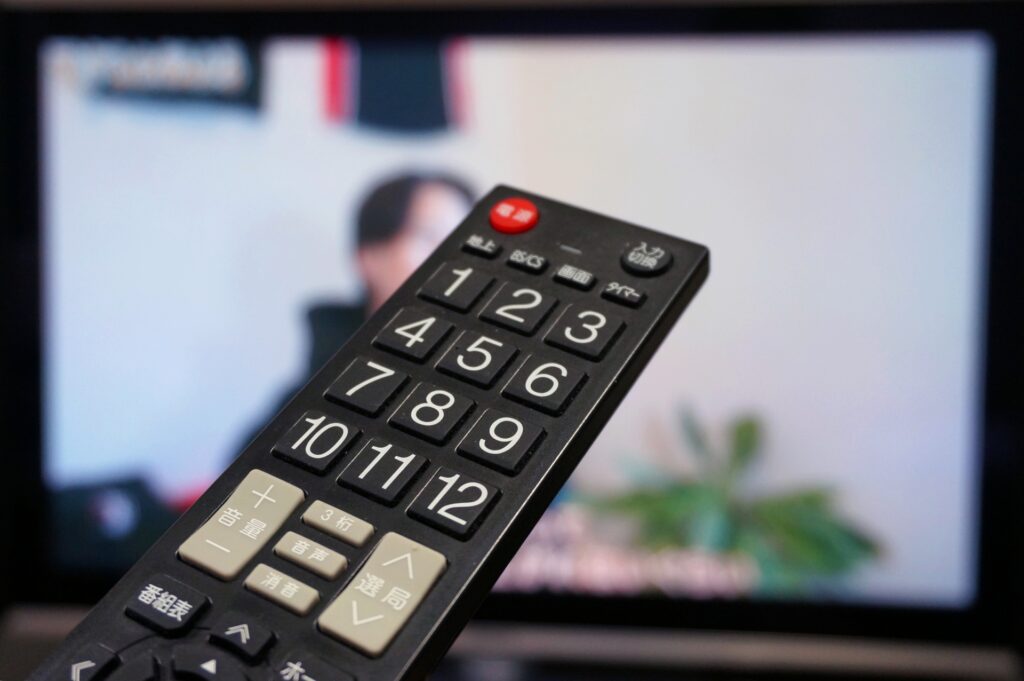 朝ドラ「ばけばけ」がスタート、阿佐ヶ谷姉妹演じる蛇と蛙が話題に