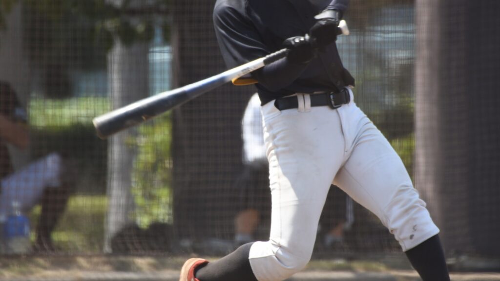 9月9日のエスコンフィールド北海道で行われたパシフィック・リーグの首位攻防戦は、日本ハムが首位ソフトバンクを7対4で破り、ゲーム差を3に詰める劇的な勝利を収めました。