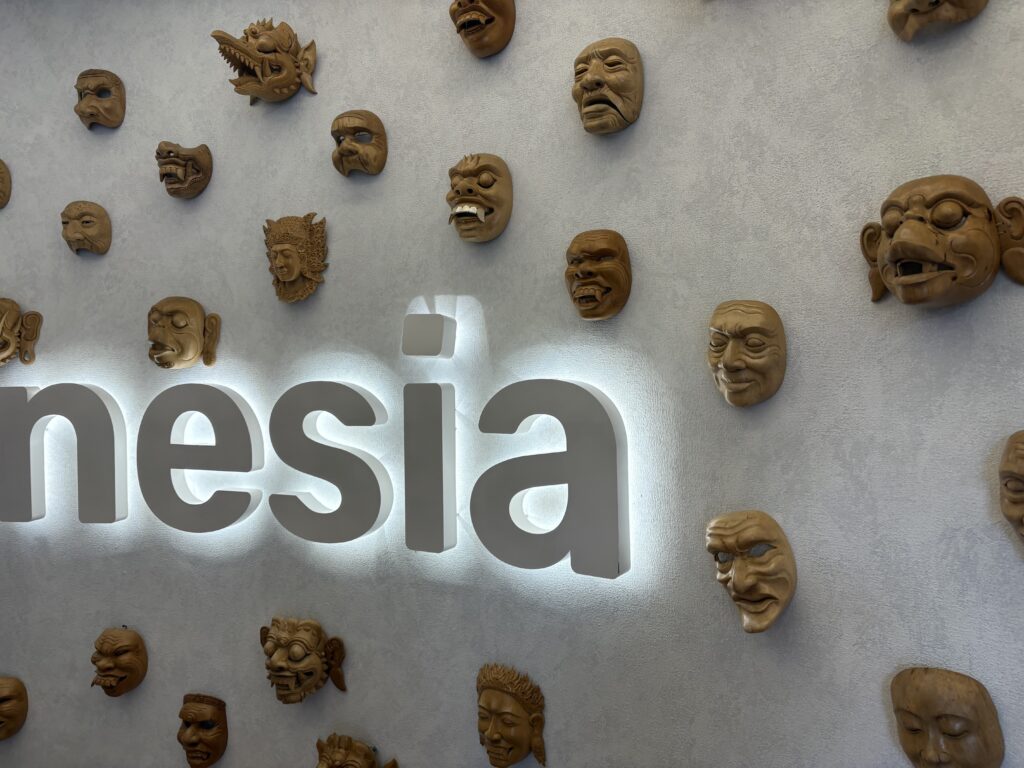 予約不要で入れるインドネシアパビリオンの伝統的なお面