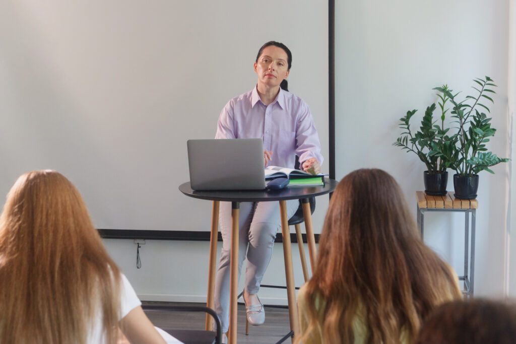 学生のAI使用を認めている大学教授