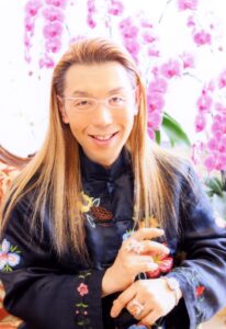 華道歴40年周年を超えた元祖華道家 假屋崎省吾