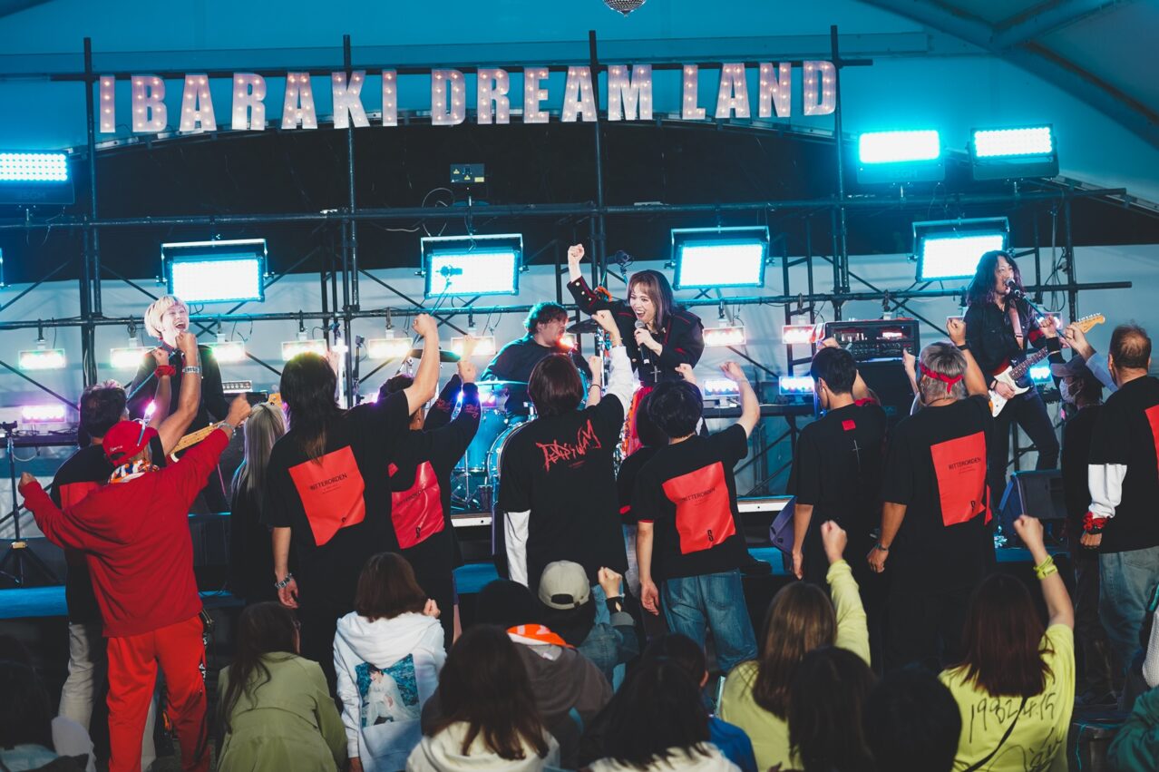 THE SALAのライブの様子