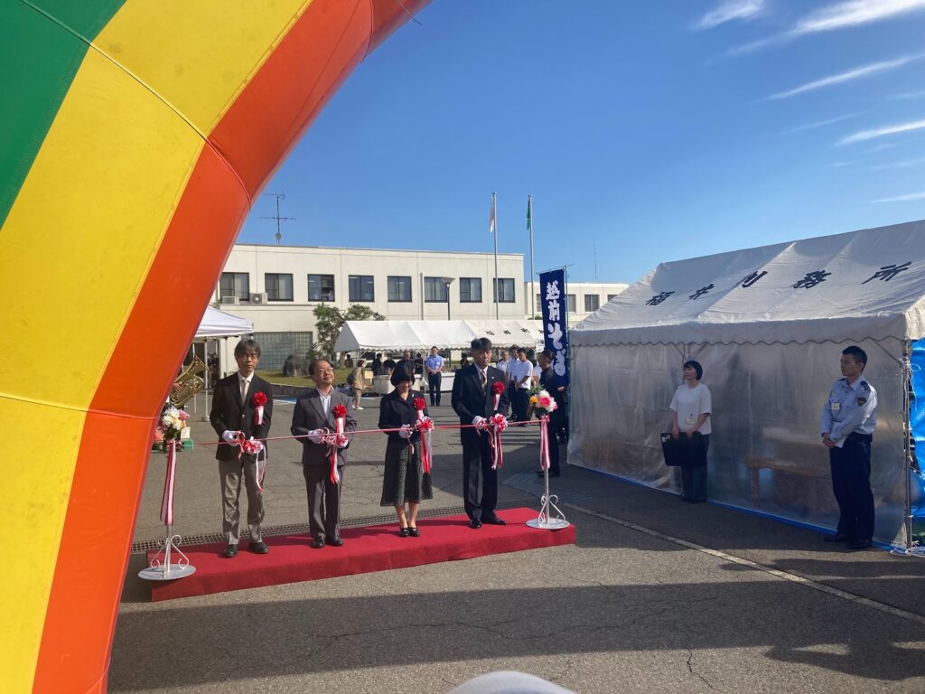 福井矯正展テープカット