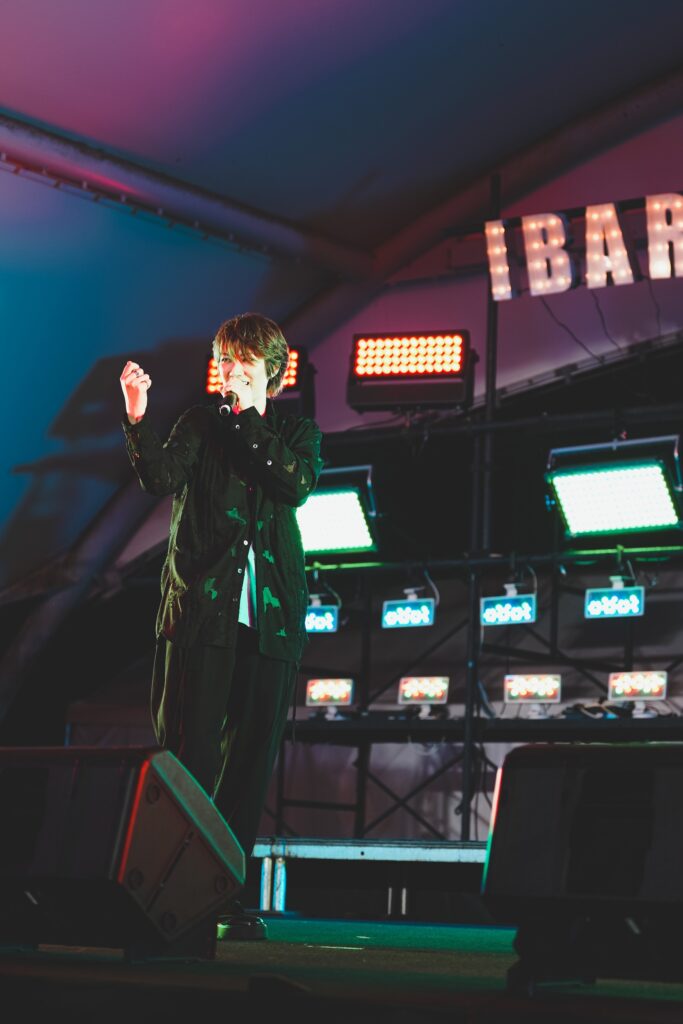 七海ひろきのライブの様子