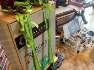 上映会前には避難訓練を実施し、災害時のスマホ充電機能を体験した。