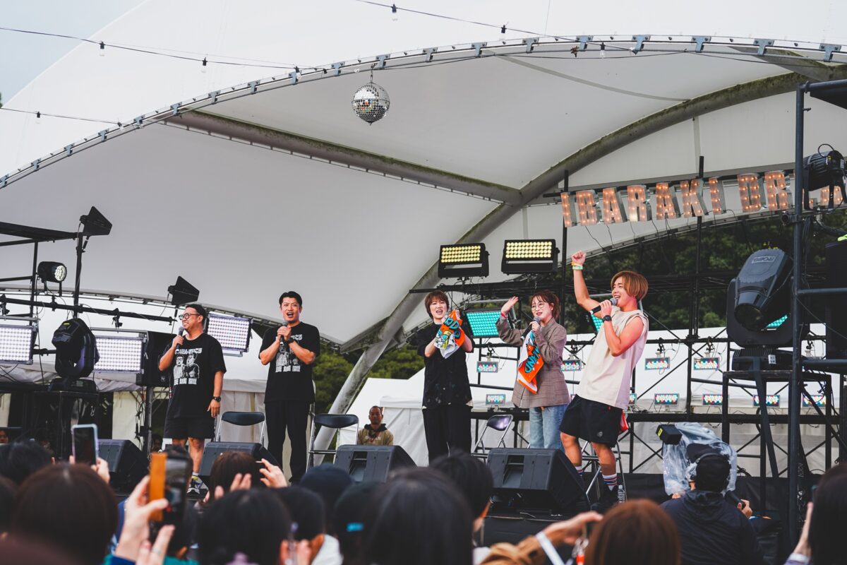 左からすいたんすいこう(MC)、七海ひろき、鈴木奈々、安達勇人