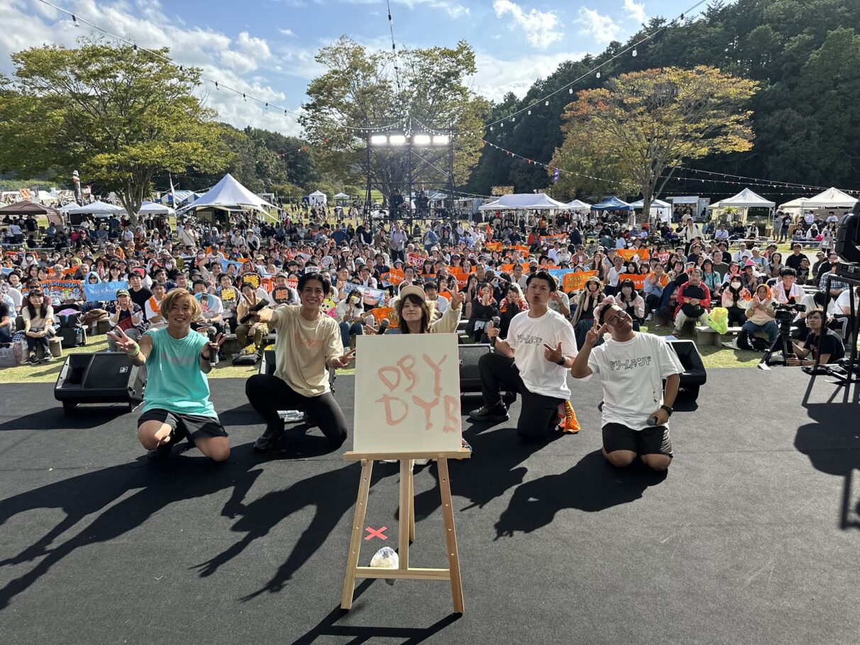 左から安達勇人、君沢ユウキ、岡部麟、すいたんすいこう(MC)