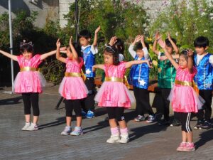 本イベントは、地域の認定こども園のお遊戯発表の場としても活用された。