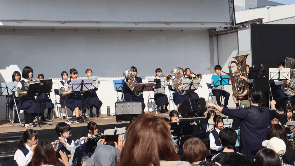 札幌市立栄町中学校の吹奏楽部の演奏