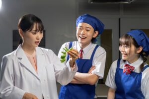 11月17日公開のホクレンのWEBドラマ『ハイスクールキッチン～リラが出会ったサステナブル北海道農業×存続ギリギリの調理部～』の1シーン(2)