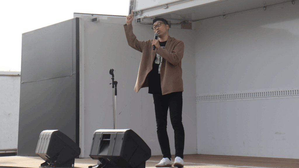 人気お笑いコンビ『アップダウン』の竹森巧氏