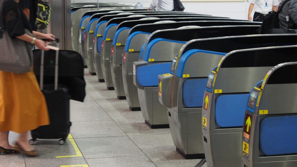 JR東日本、上越新幹線で「顔認証改札機」の実証実験を開始 ハンズフリー通過を実現へ