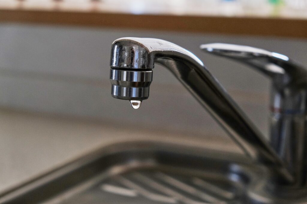 沖縄本島で大規模断水 老朽化した水道管破裂、25日給水再開