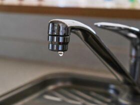 沖縄本島で大規模断水　老朽化した水道管破裂、25日給水再開