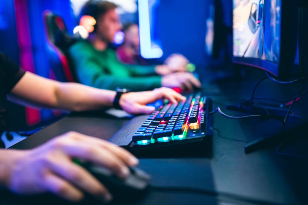 「ゲームはスポーツなのか」 世代を超えた論争と200億円市場の現実