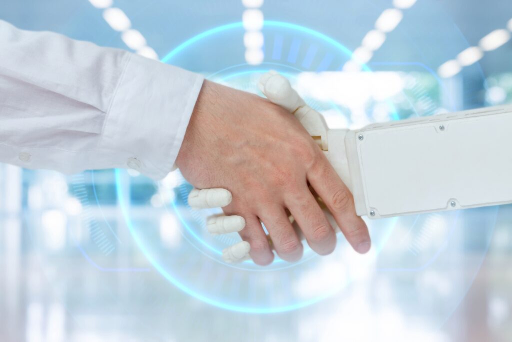 中国の人型ロボット「IRON」、あまりに自然な動きが話題 開発企業が「中身」を公開して実在性を証明