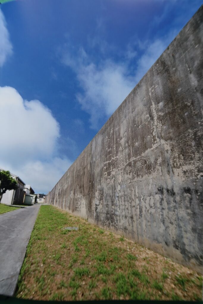 沖縄刑務所の外塀(写真提供:沖縄刑務所)