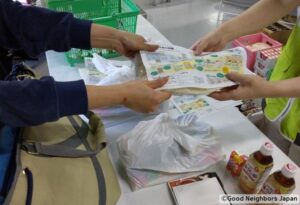 フードバンク「グッドごはん」食品配付の様子