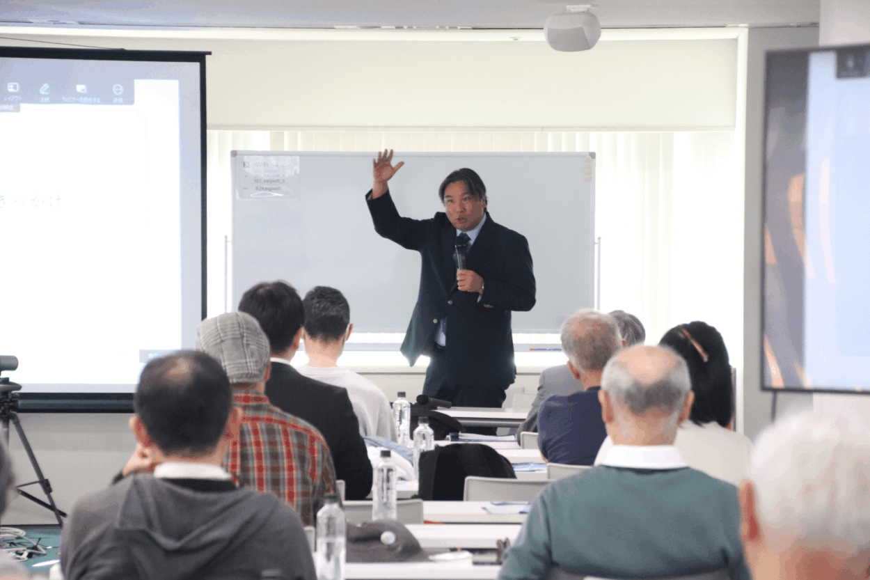 引退後のセカンドライフと資産形成について話す里崎智也氏