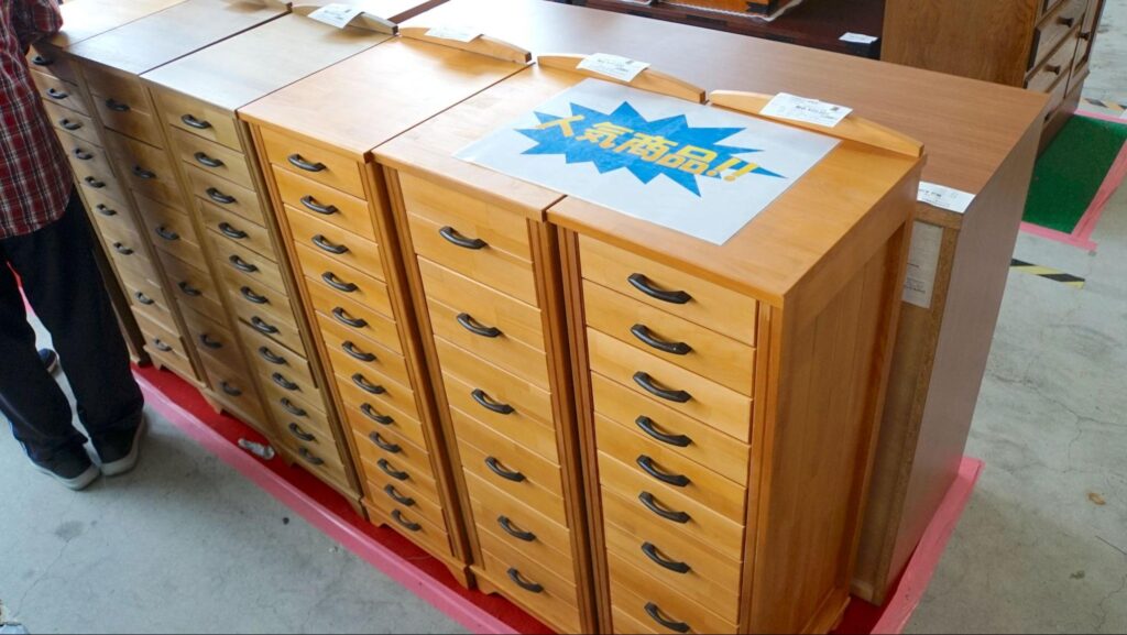 神戸刑務所で製作された代表的な木工製品「チェスト」