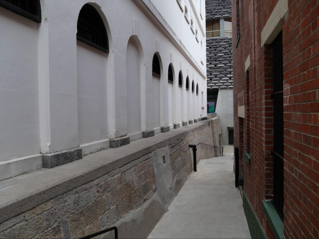 西洋と中国の建築要素が混在する建物(3)