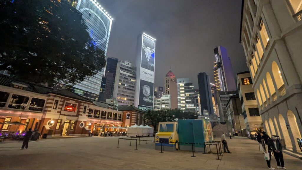 ARADE GROUND（中央広場）夜の様子