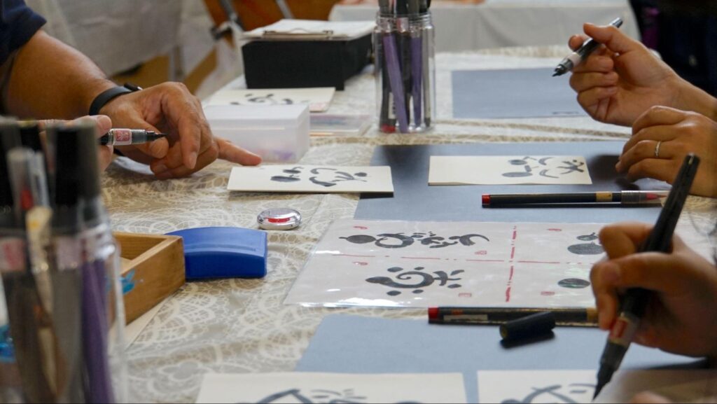 「己書（おのれしょ）」という筆ペンを使った体験