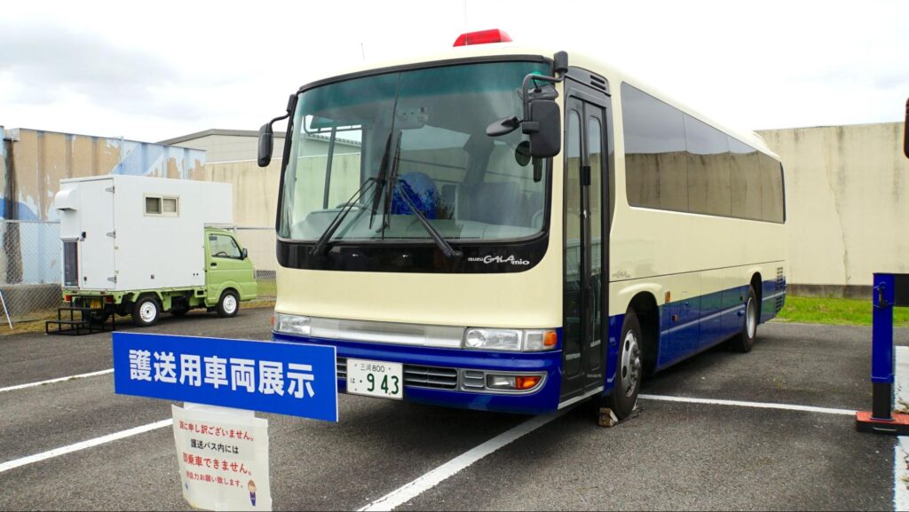 護送用車両展示