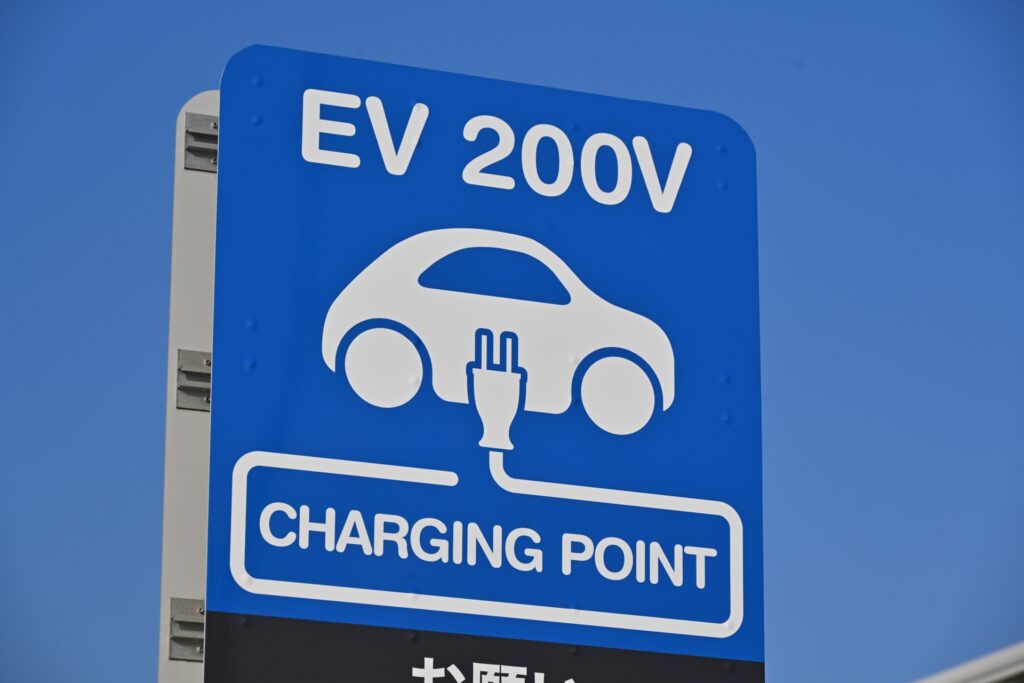 テスラ、充電網を2027年に1000口へ拡大 販売好調受け地方都市も整備へ