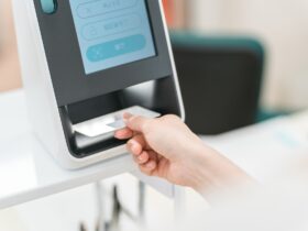 マイナ保険証への完全移行から初の年末、医療現場で続く模索と対応